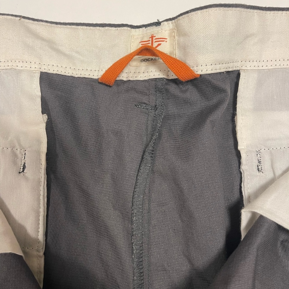Dockers Dark Gray Cargo Shorts for Men - Picture 3 of 8